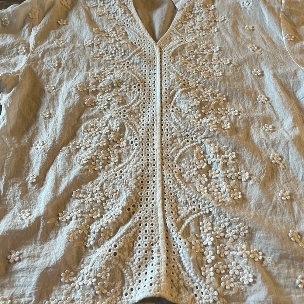 Fashion Classic - White Eyelet cotton floral boho Shirt. Women's small - medium - Picture 4 of 9